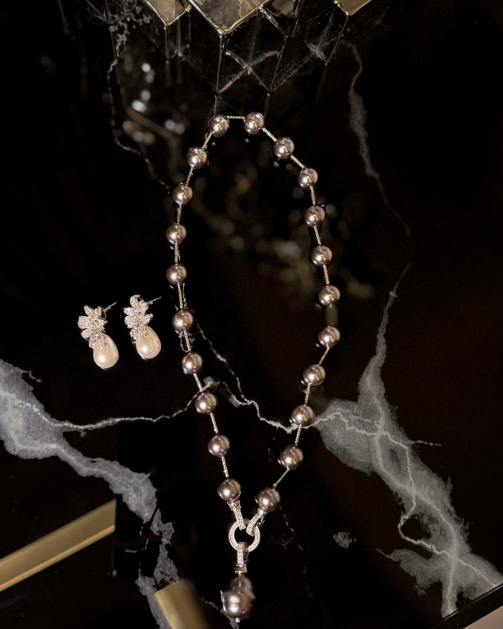 Élise Pearl Necklace