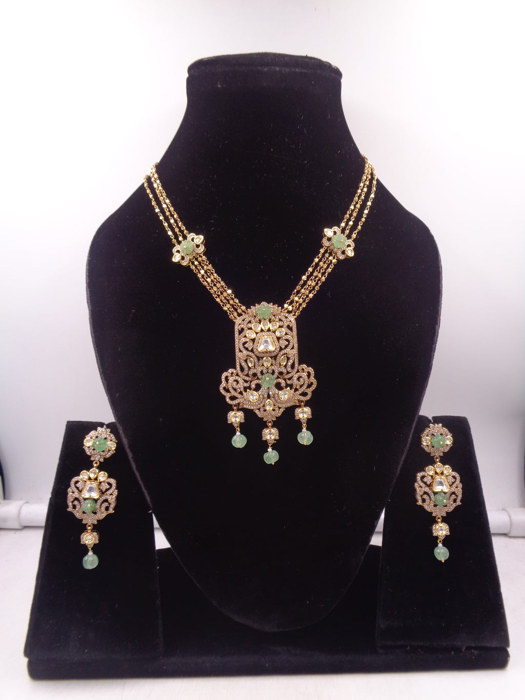 Mint khubooja semi precious beads antique finish Kundan set